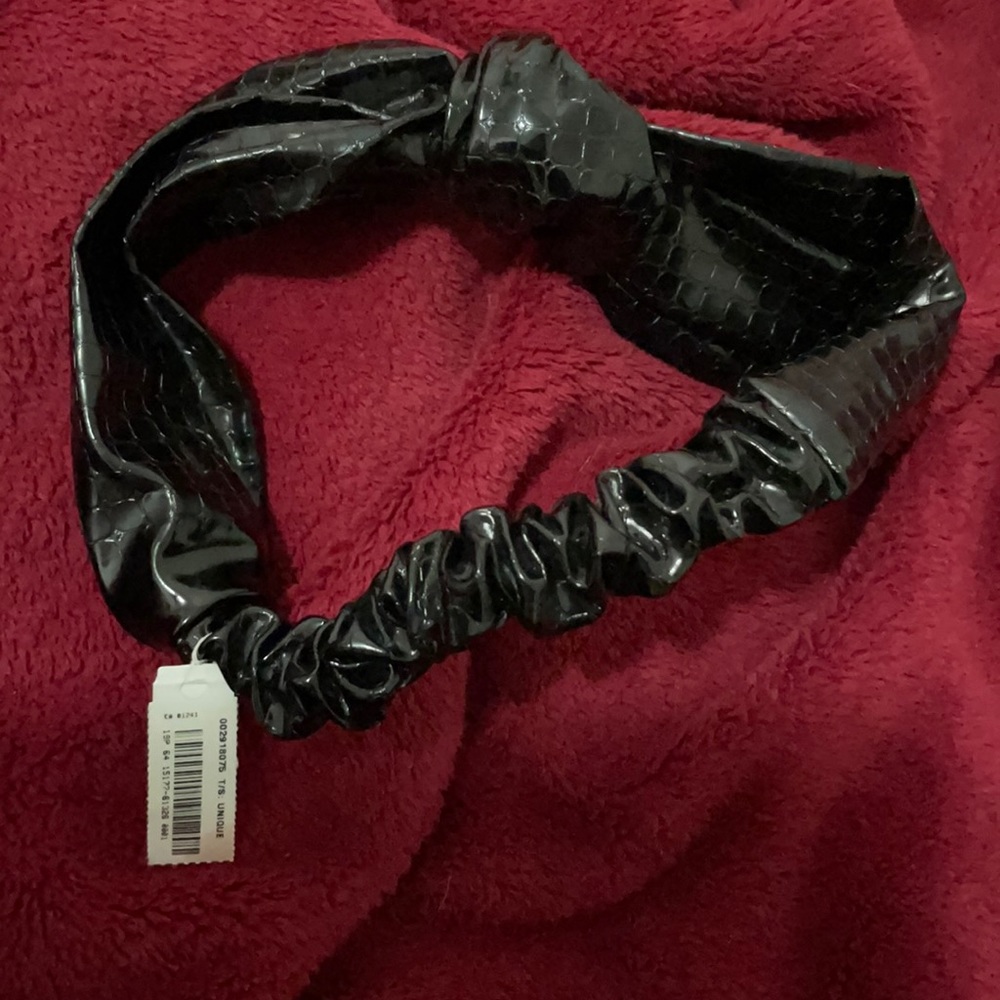 Black patentsd Faux leather head band